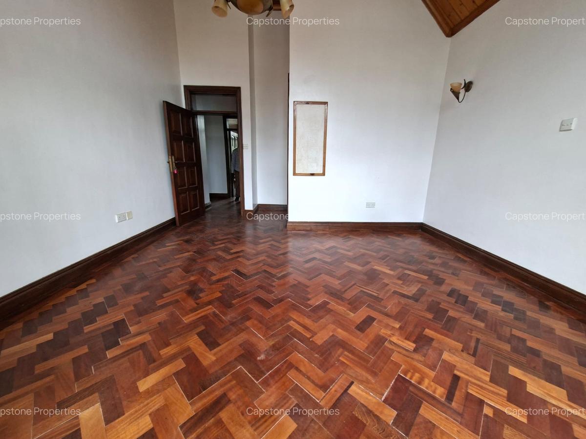 5 Bed House with En Suite in Runda - 11