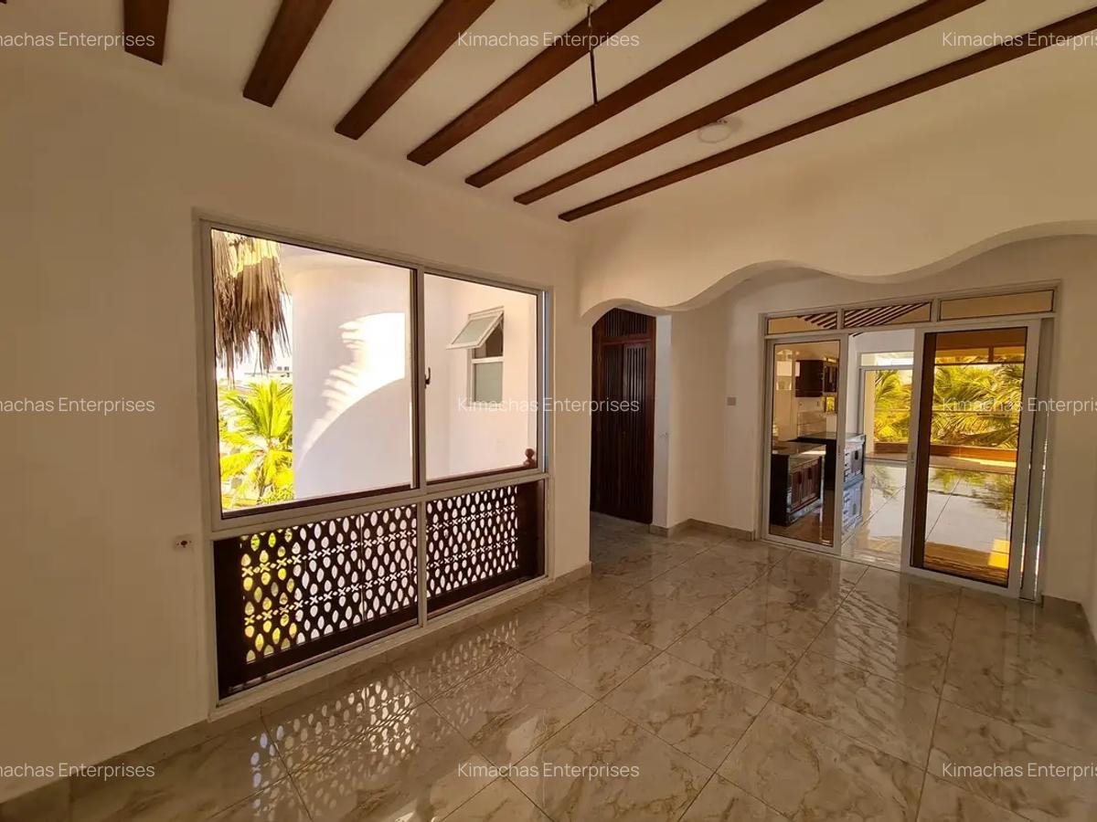 1 Bed Apartment with En Suite at 2Nd Avenue Nyali - 16