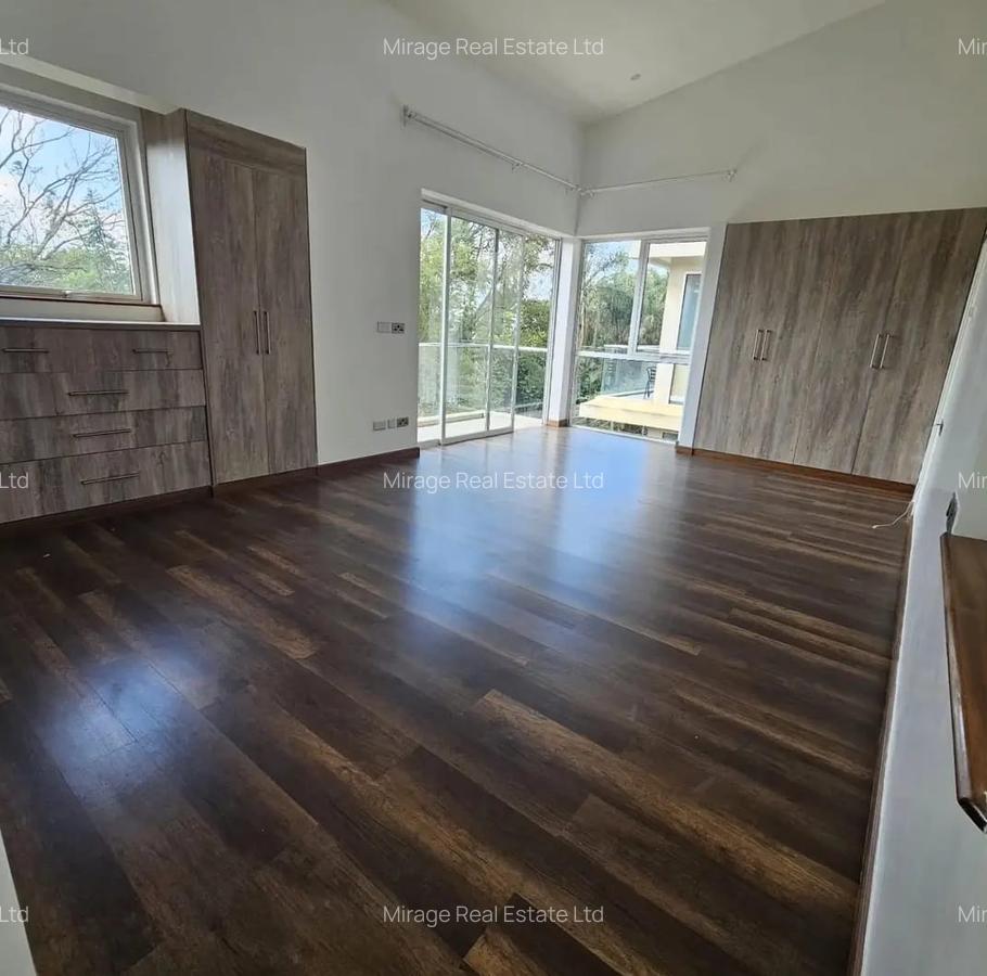 4 Bed Villa with En Suite in Lavington - 7