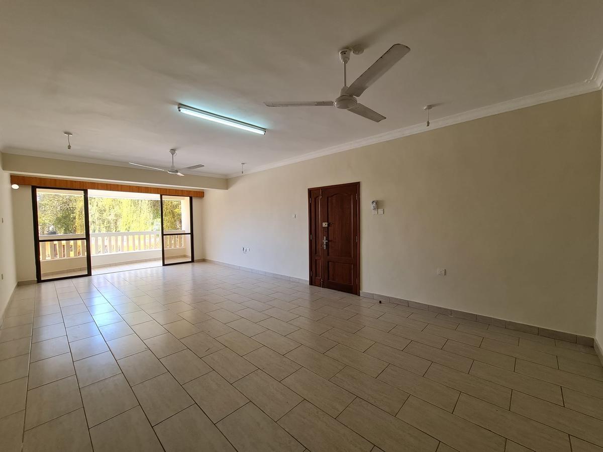 3 Bed Apartment with En Suite in Nyali Area - 15