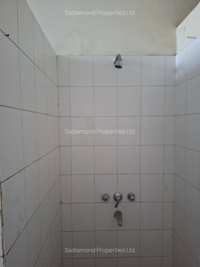 10,000 ft² Warehouse with Parking in Embakasi - 10