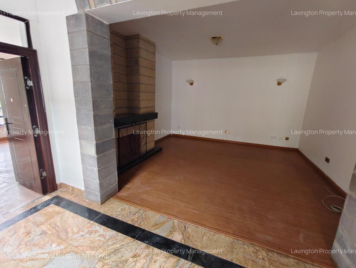 5 Bed Villa with En Suite at Lavington Green - 11