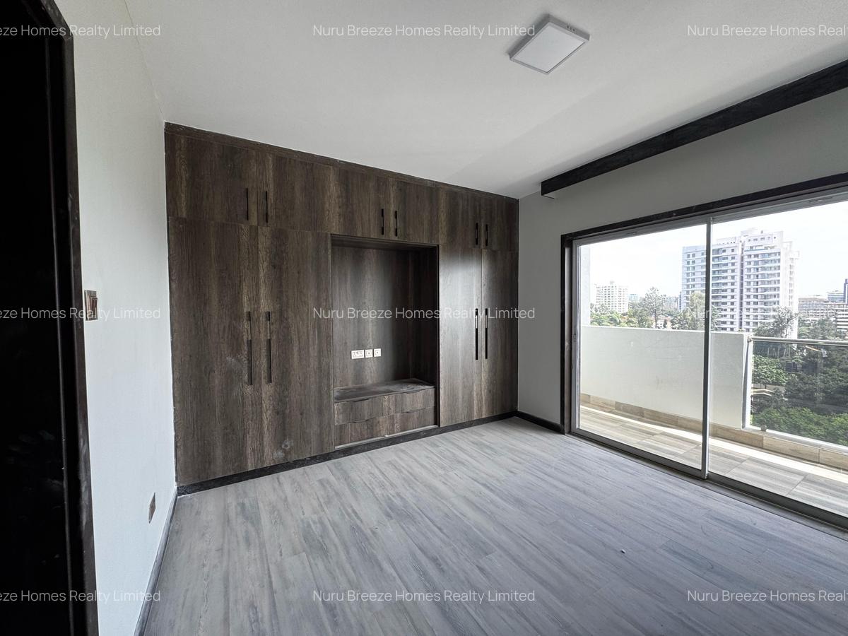 2 Bed Apartment with En Suite in Riverside - 4