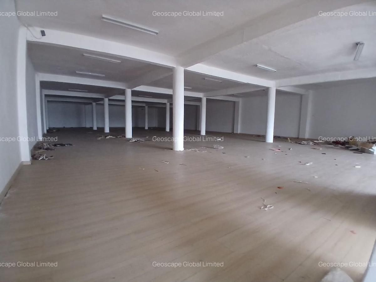 10,000 ft² Warehouse with Parking in Mlolongo - 4