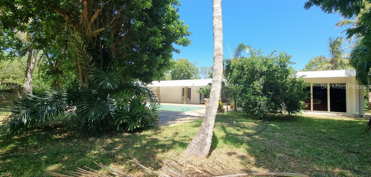 3 Bed Villa with En Suite at Aloo Drive - 3