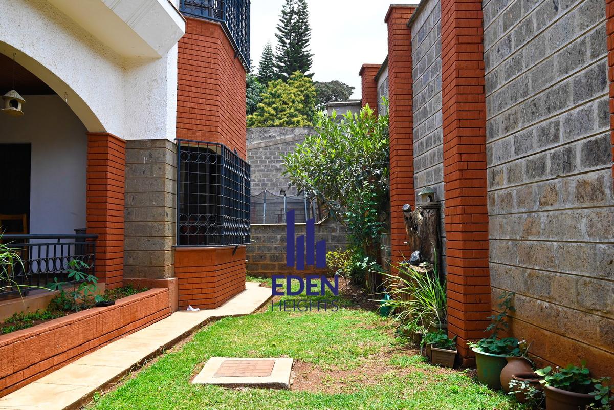 5 Bed Townhouse with En Suite in Lavington - 6