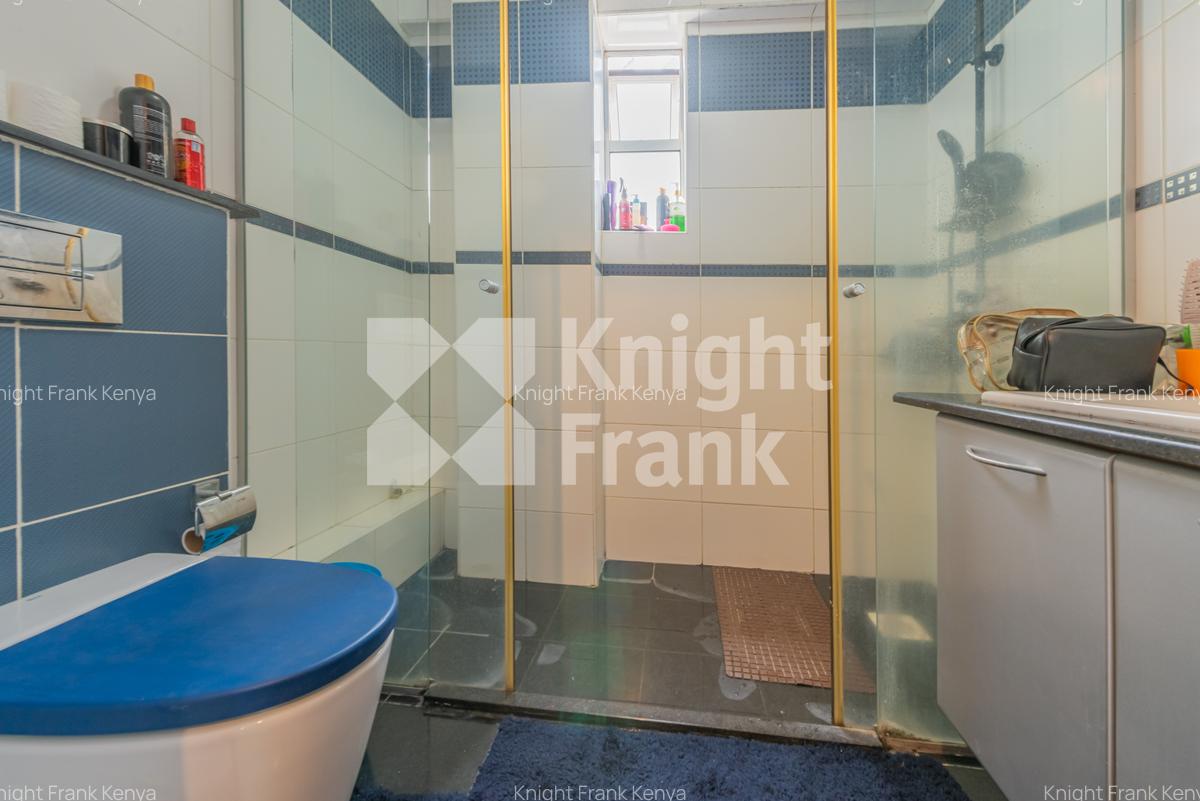 3 Bed Apartment with En Suite at One Riverside Drive - 7