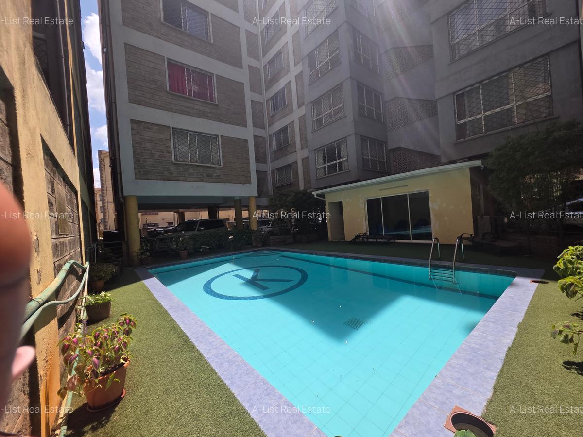 4 Bed Apartment with En Suite at Henred Avenue - 19