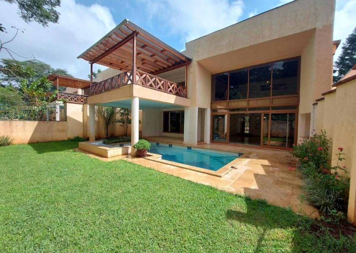 5 Bed Townhouse with En Suite at Lavington - 2