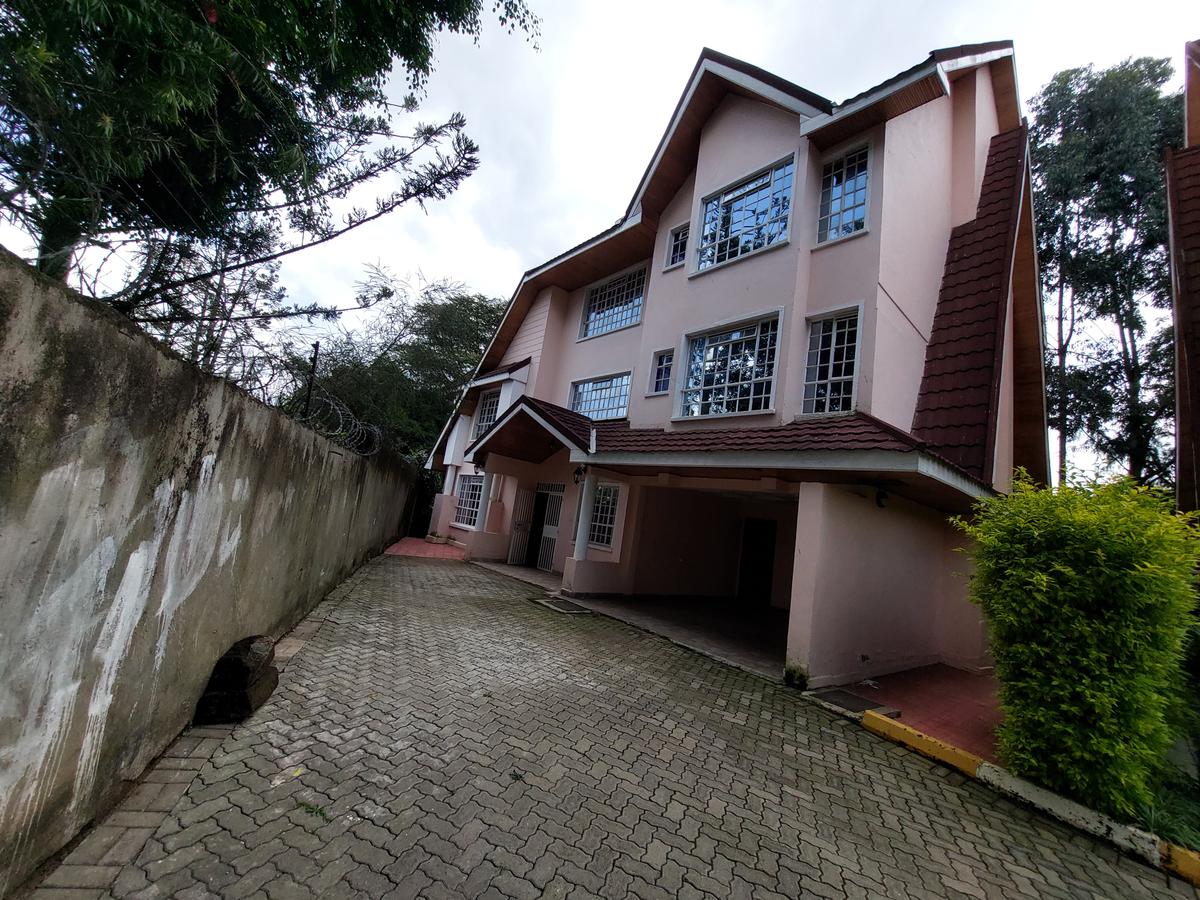 6 Bed Townhouse with En Suite at Lavington Road - 1