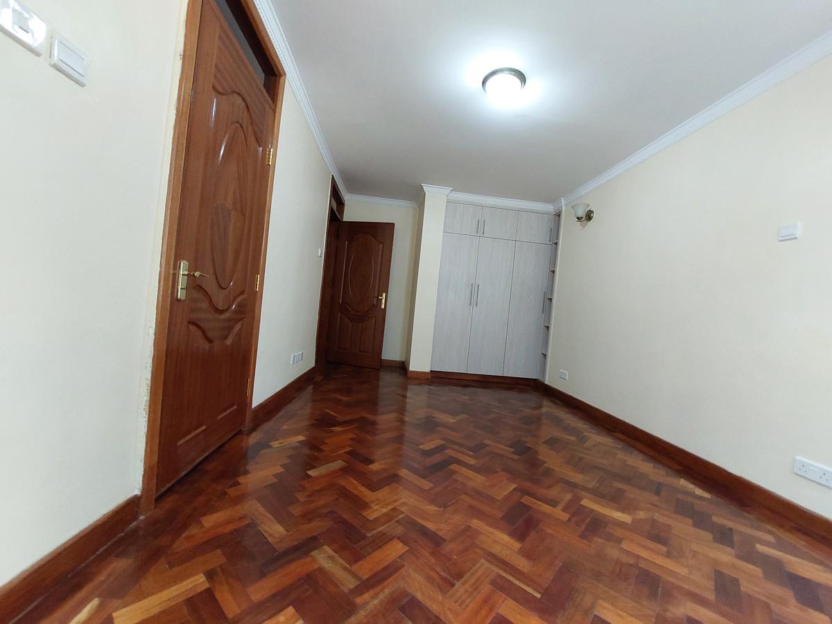 6 Bed Townhouse with En Suite at Lavington Road - 15