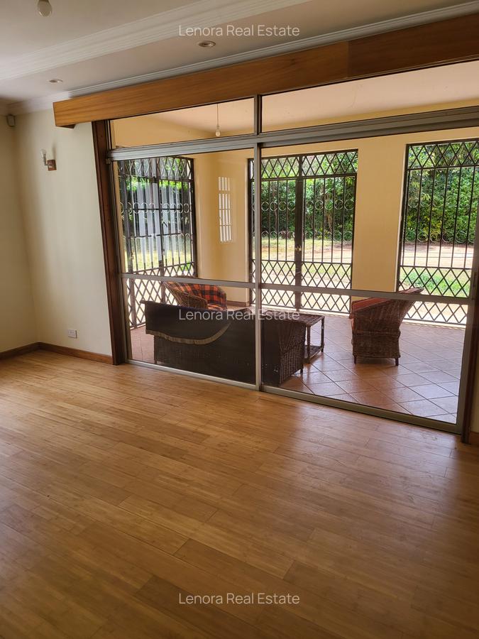 5 Bed Villa with En Suite in Nyari - 11