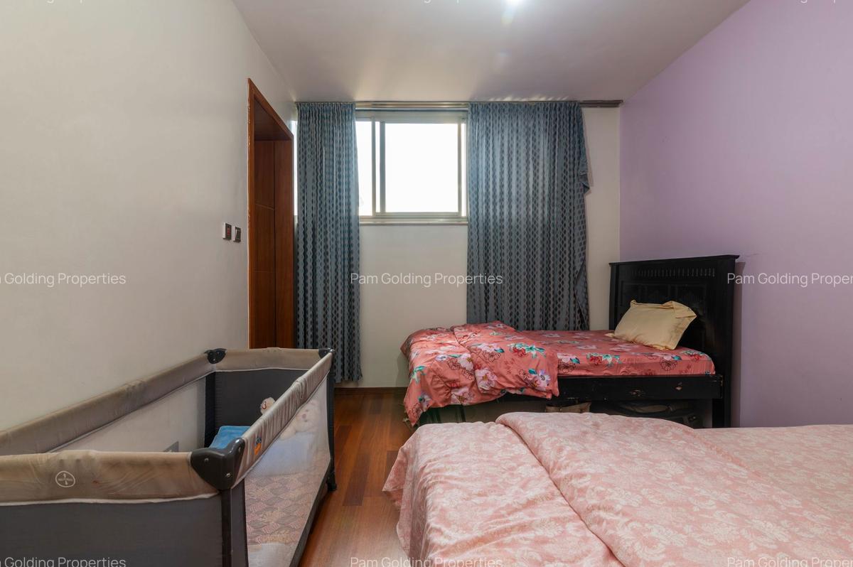 3 Bed Apartment with En Suite in Parklands - 14