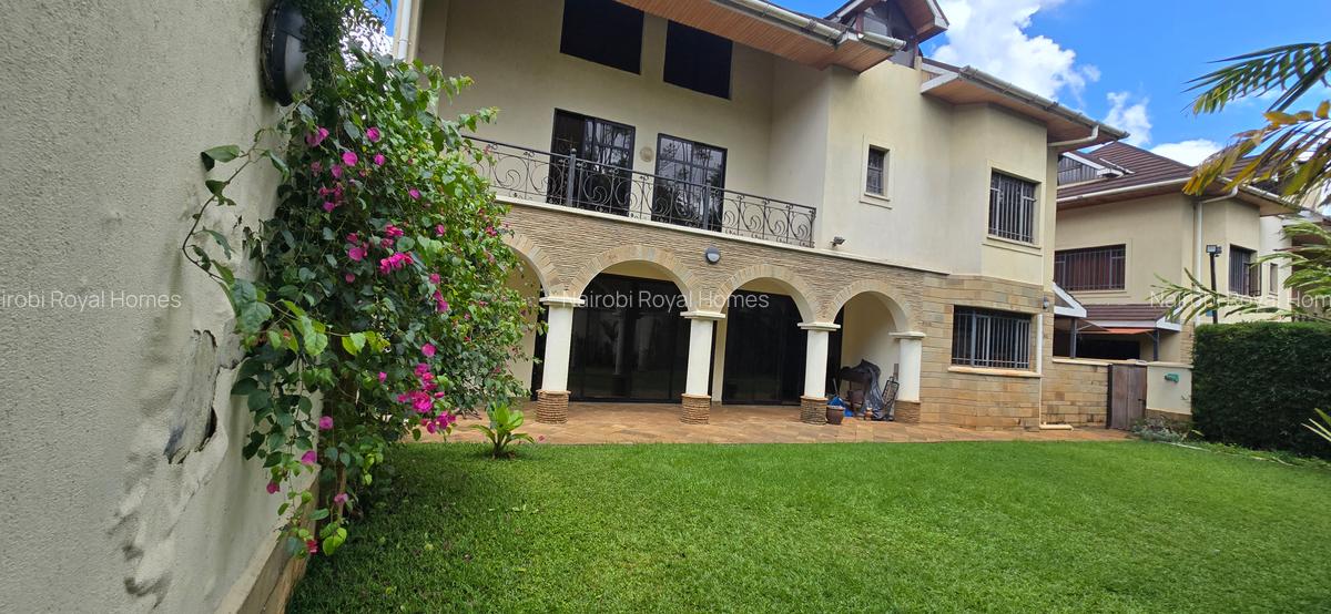 5 Bed Townhouse with En Suite at Lavington Green - 14