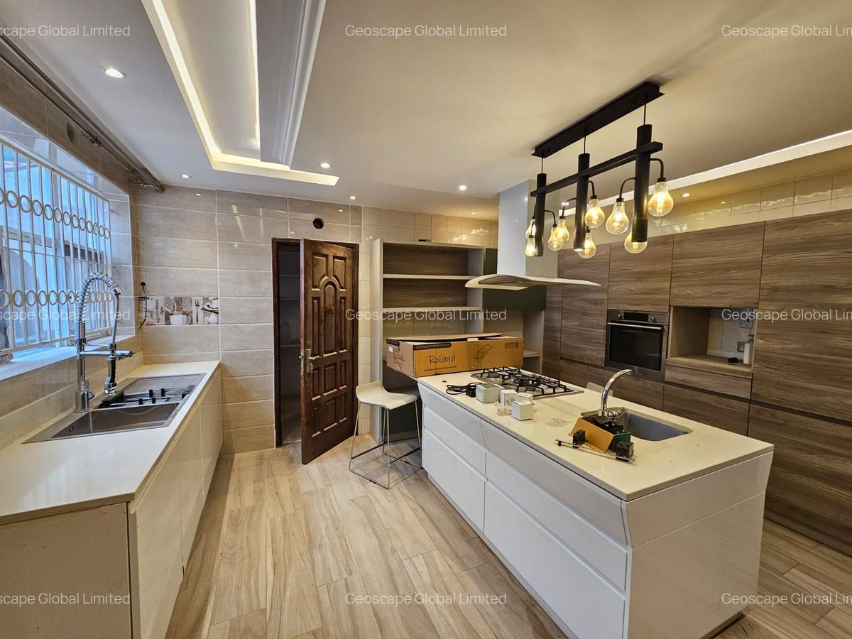 5 Bed House with En Suite in Runda - 3