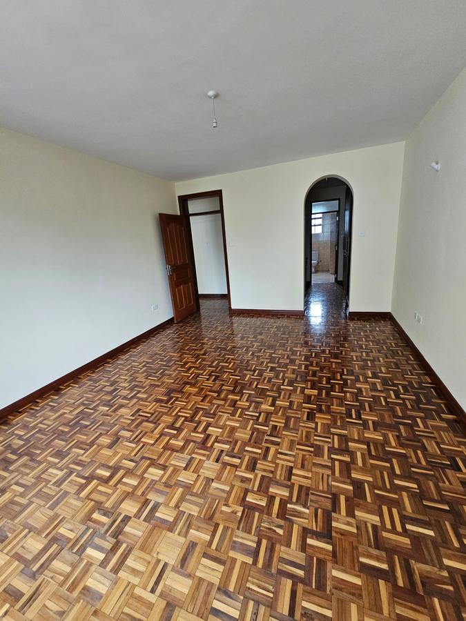 3 Bed Apartment with En Suite at Lavington - 5