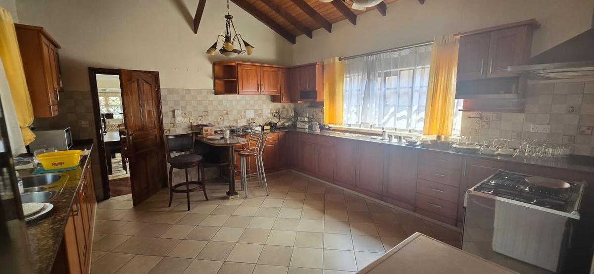 5 Bed House with En Suite in Runda - 4