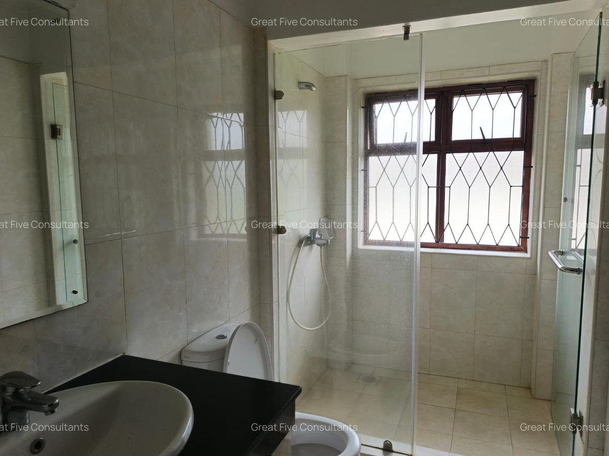 4 Bed Villa with En Suite in Runda - 16