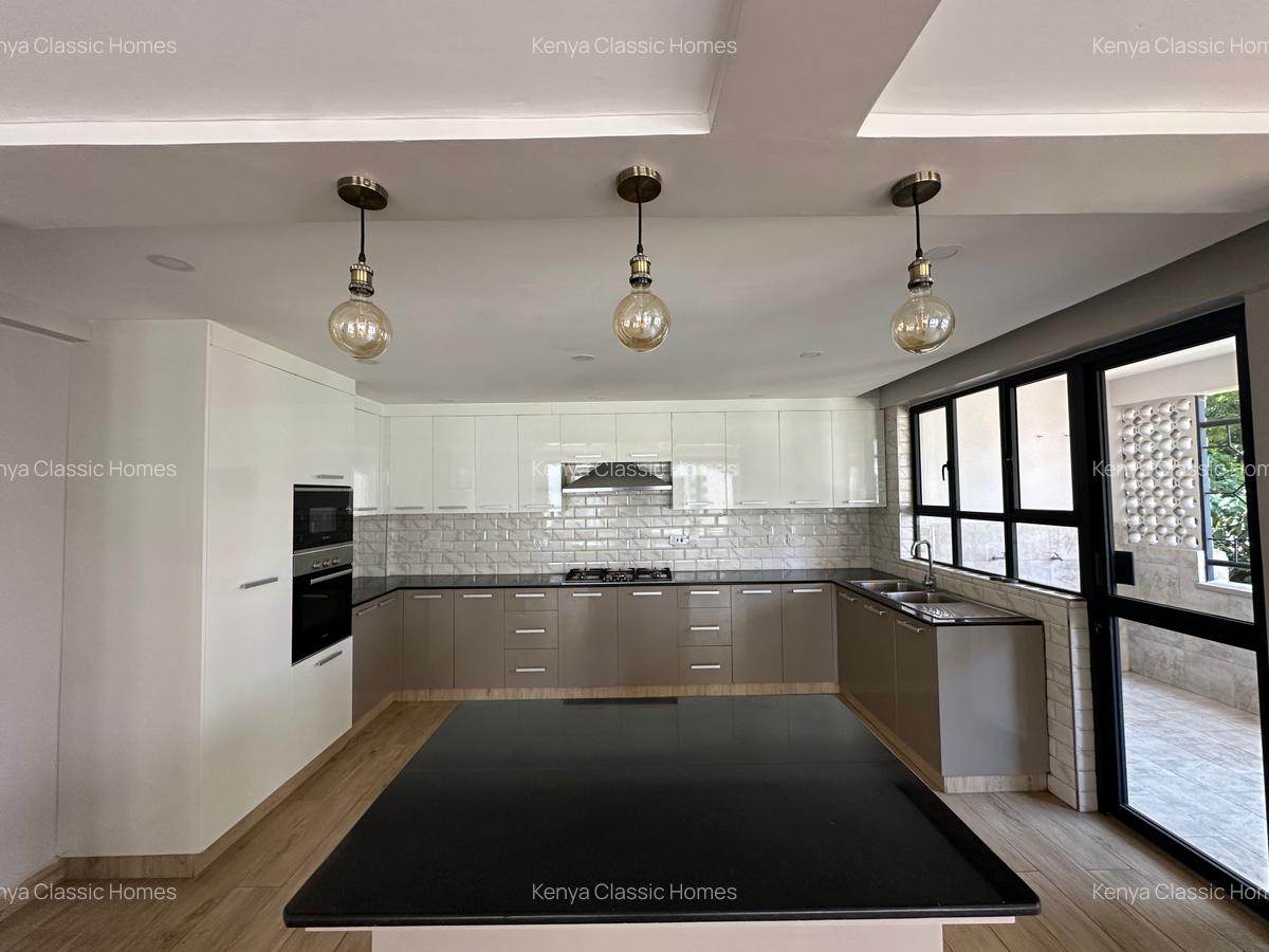 3 Bed Apartment with En Suite at Lavington - 5