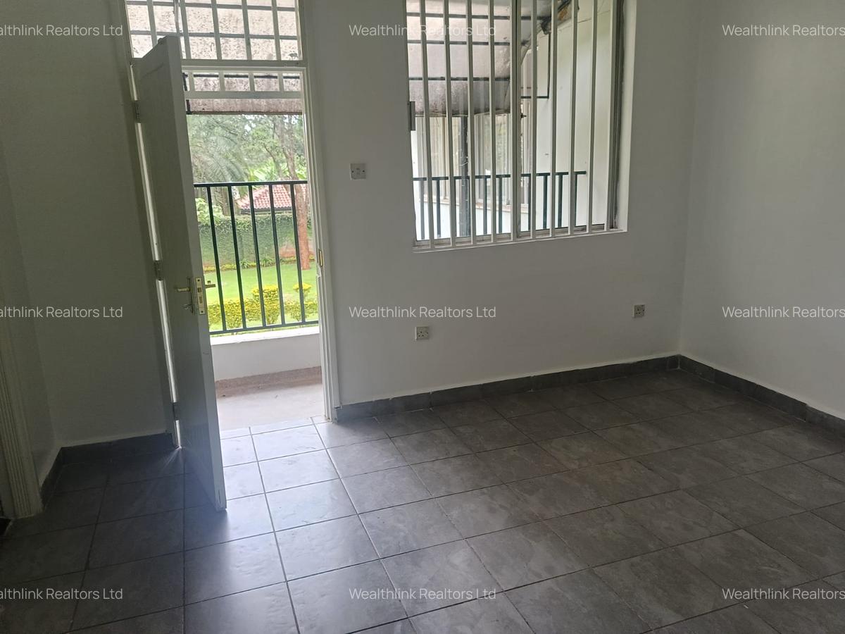 5 Bed House with En Suite at Nyari - 18