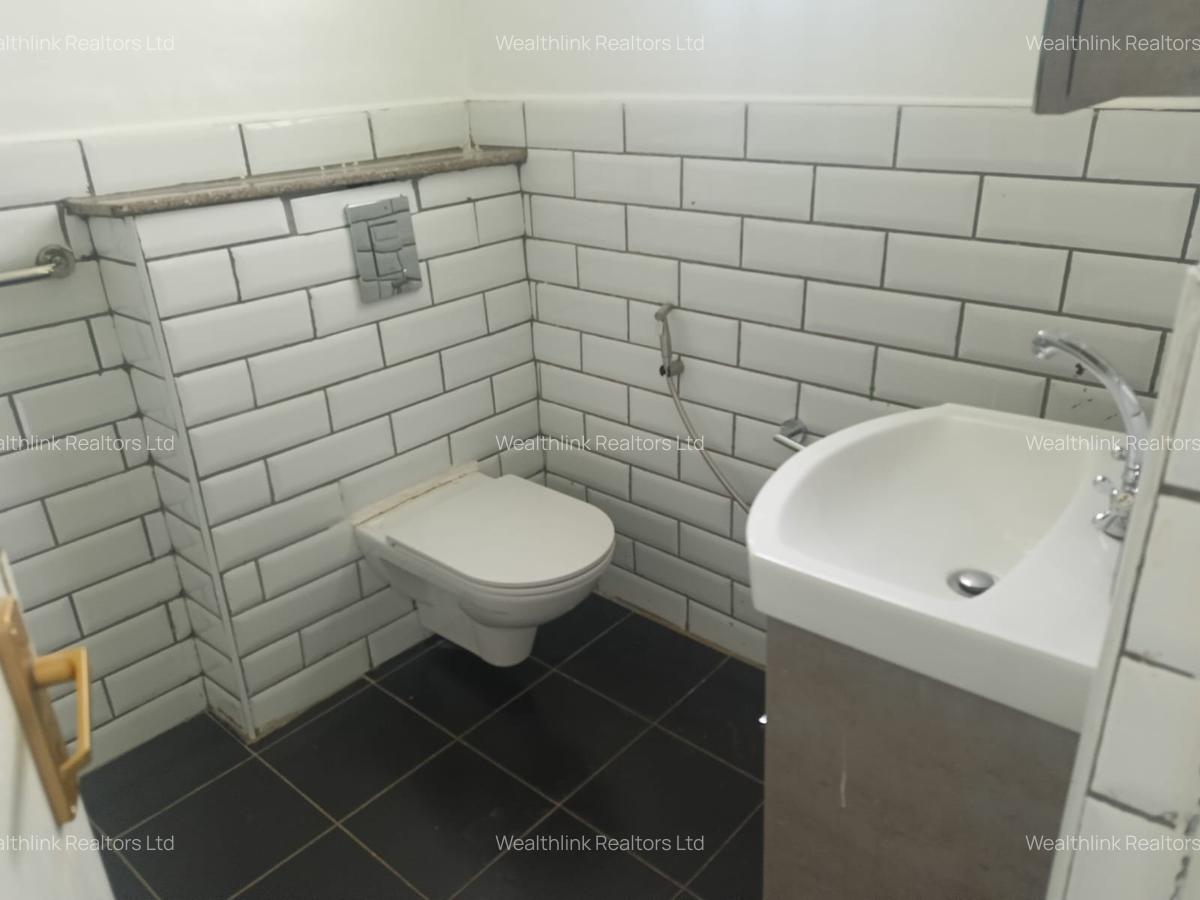 5 Bed House with En Suite at Nyari - 16