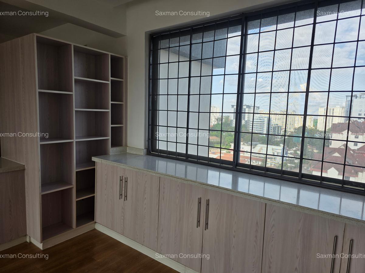 3 Bed Apartment with En Suite in Brookside - 16