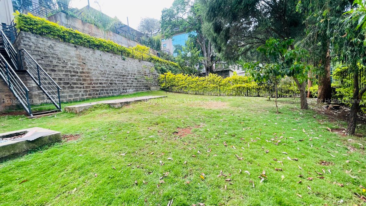 5 Bed Villa with En Suite in Spring Valley - 1