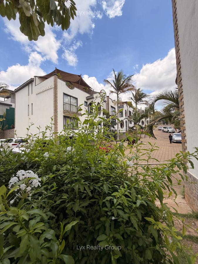 5 Bed Townhouse with En Suite in Westlands Area - 17