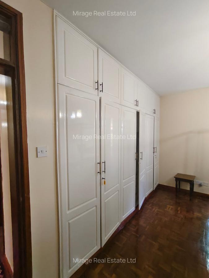 Serviced 3 Bed Apartment with Swimming Pool in Kilimani - 20