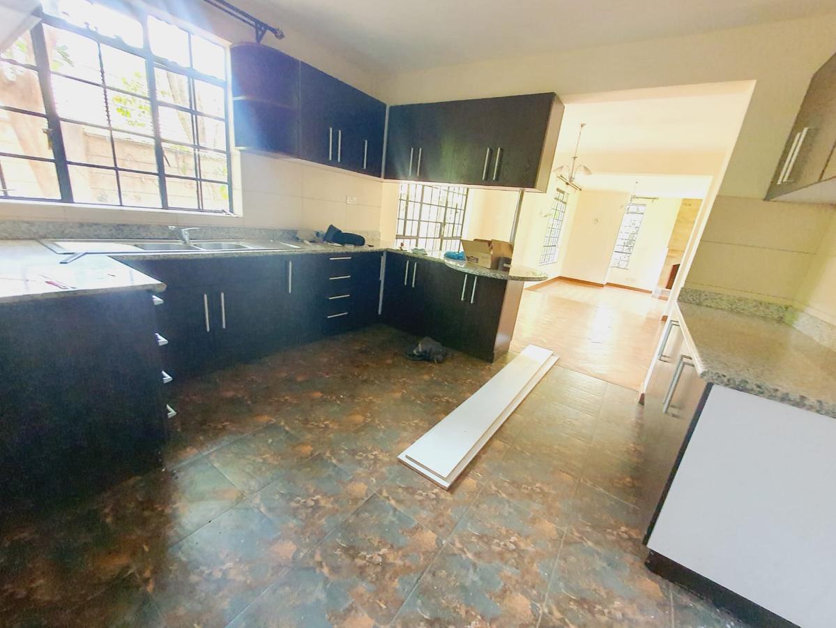 4 Bed Townhouse with En Suite at Lavington - 17