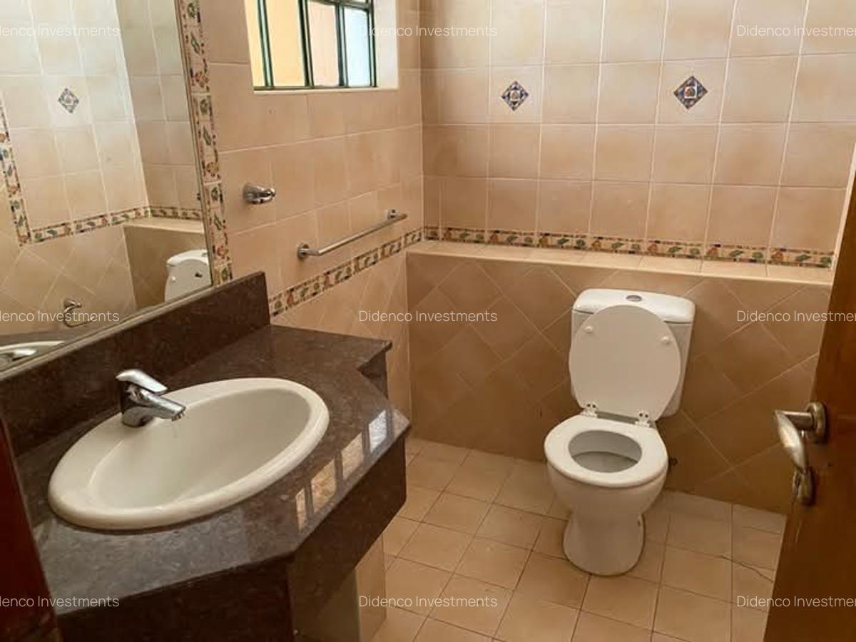 5 Bed Townhouse with En Suite at Lavington Rd - 2