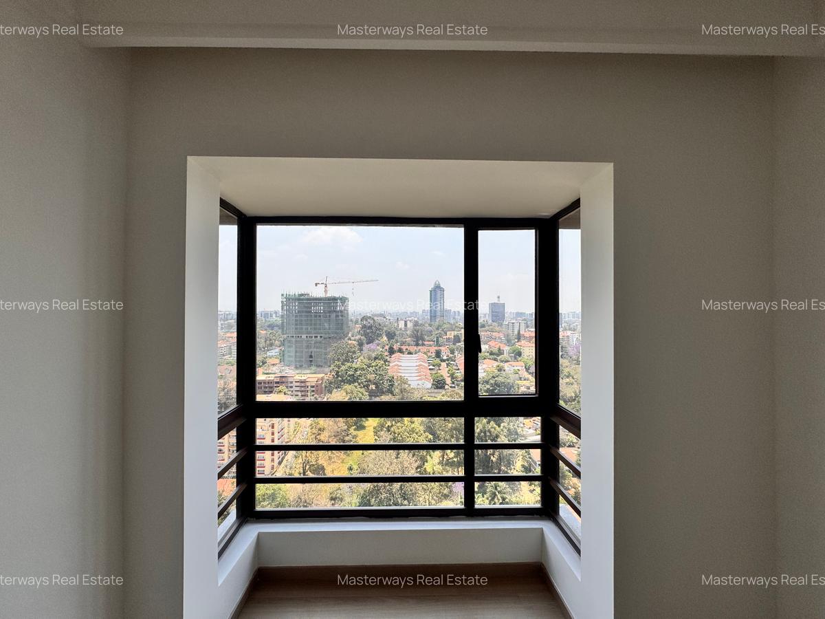 3 Bed Apartment with En Suite in Riverside - 2