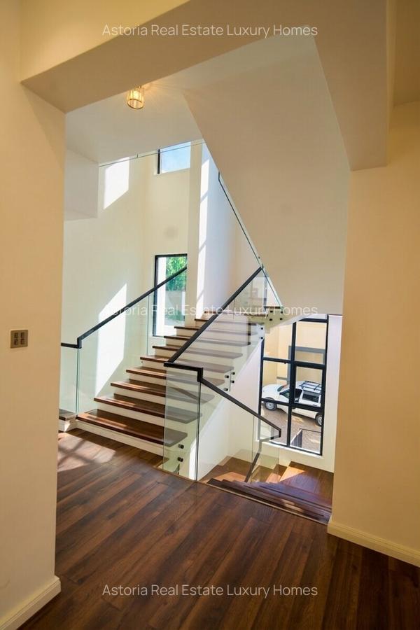 5 Bed Villa with En Suite at 2026-377 - 2