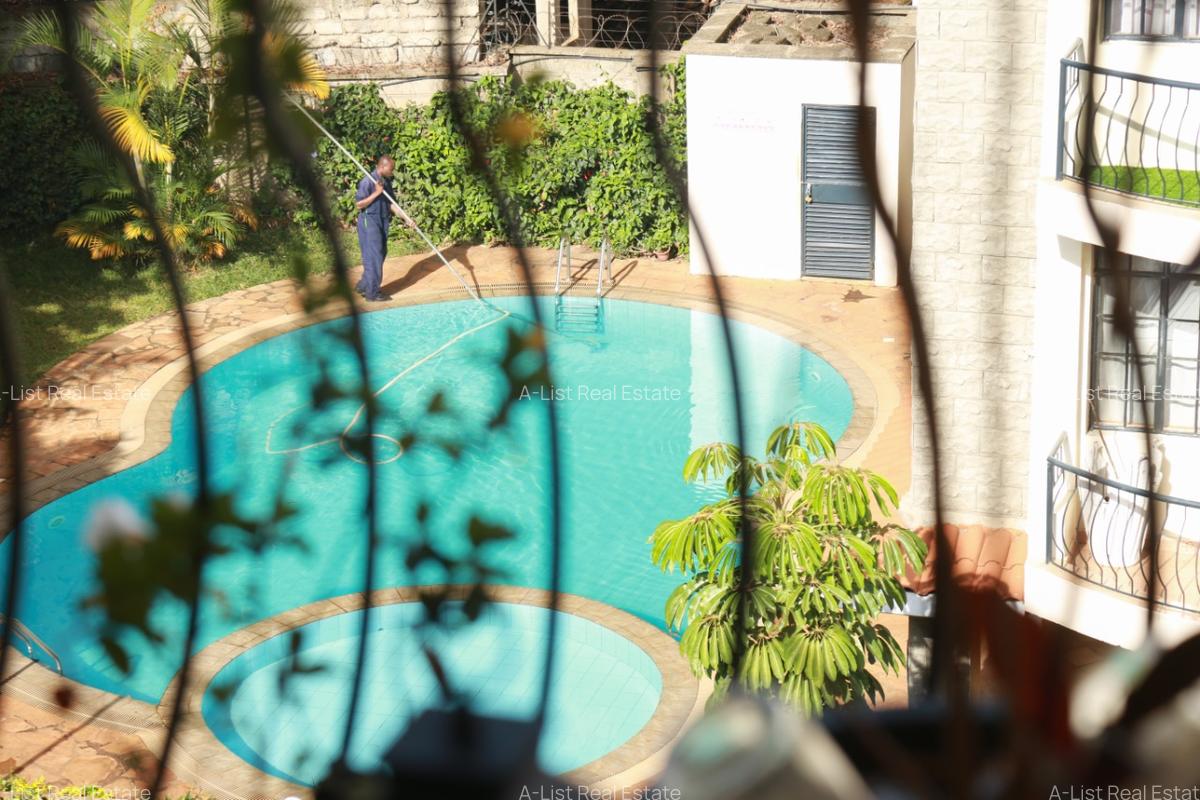 3 Bed Apartment with En Suite at Lavington - 6