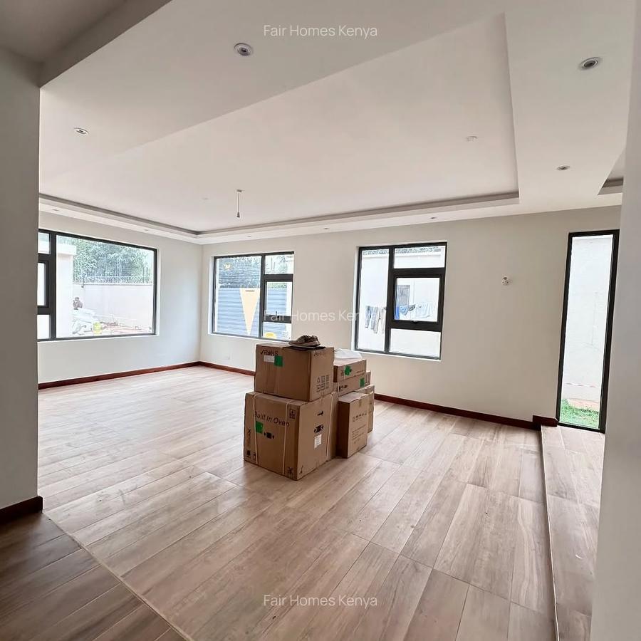 6 Bed Townhouse with En Suite at Lavington Green - 3