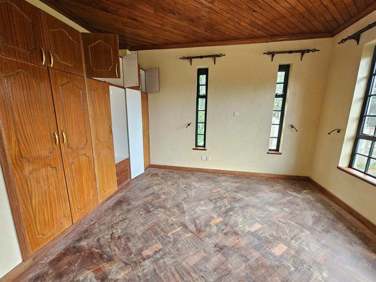 5 Bed House with En Suite in Runda - 4