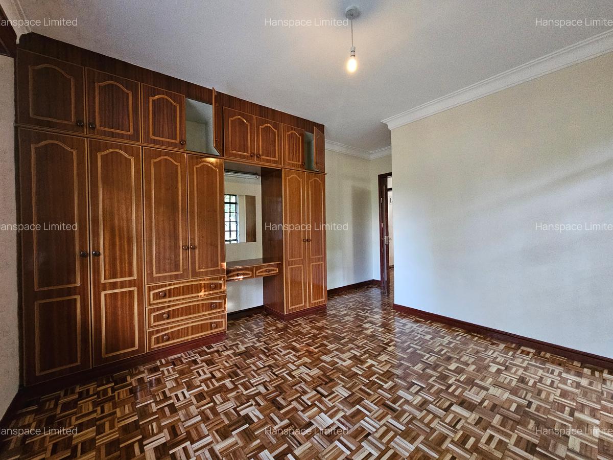 4 Bed Villa with En Suite at Kaputei Road - 12