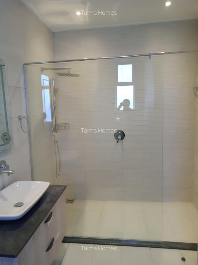 2 Bed Apartment with En Suite in Westlands Area - 9