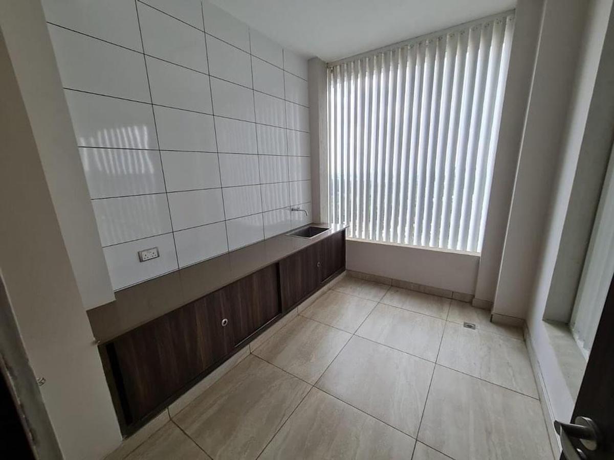 3 Bed Apartment with En Suite in Westlands Area - 11