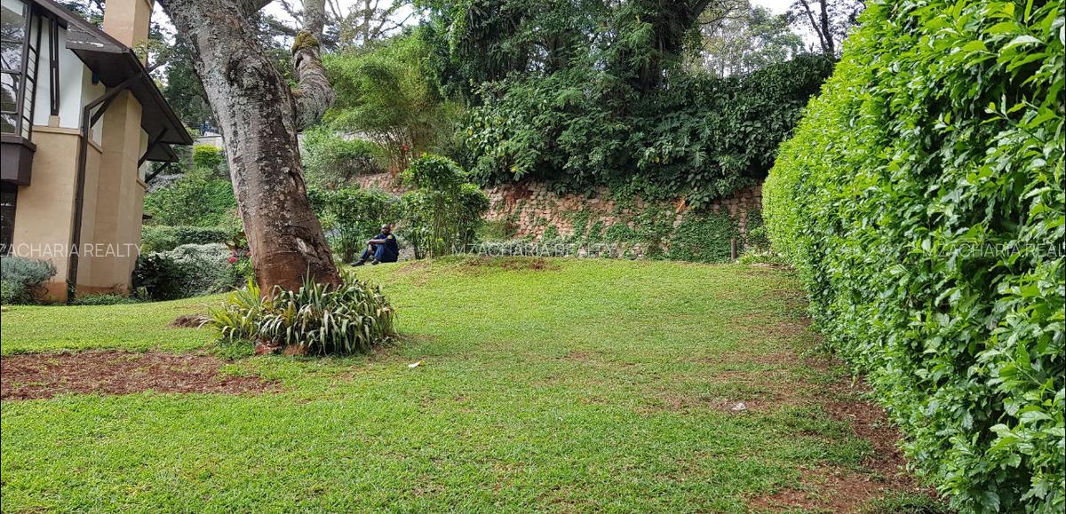 5 Bed Villa with En Suite in Rosslyn - 2