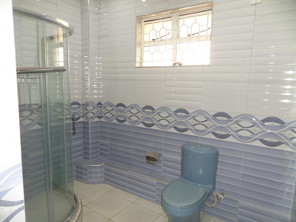 5 Bed Townhouse with En Suite at Mwingi Road - 12