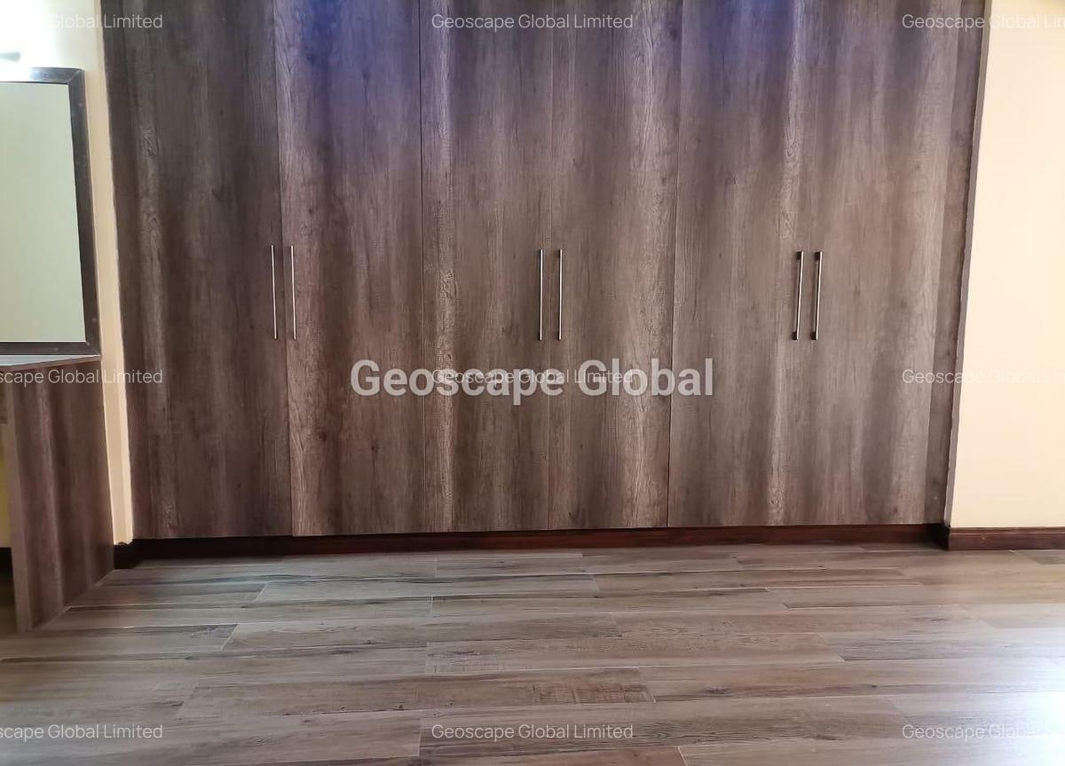 5 Bed Townhouse with En Suite in Lavington - 12