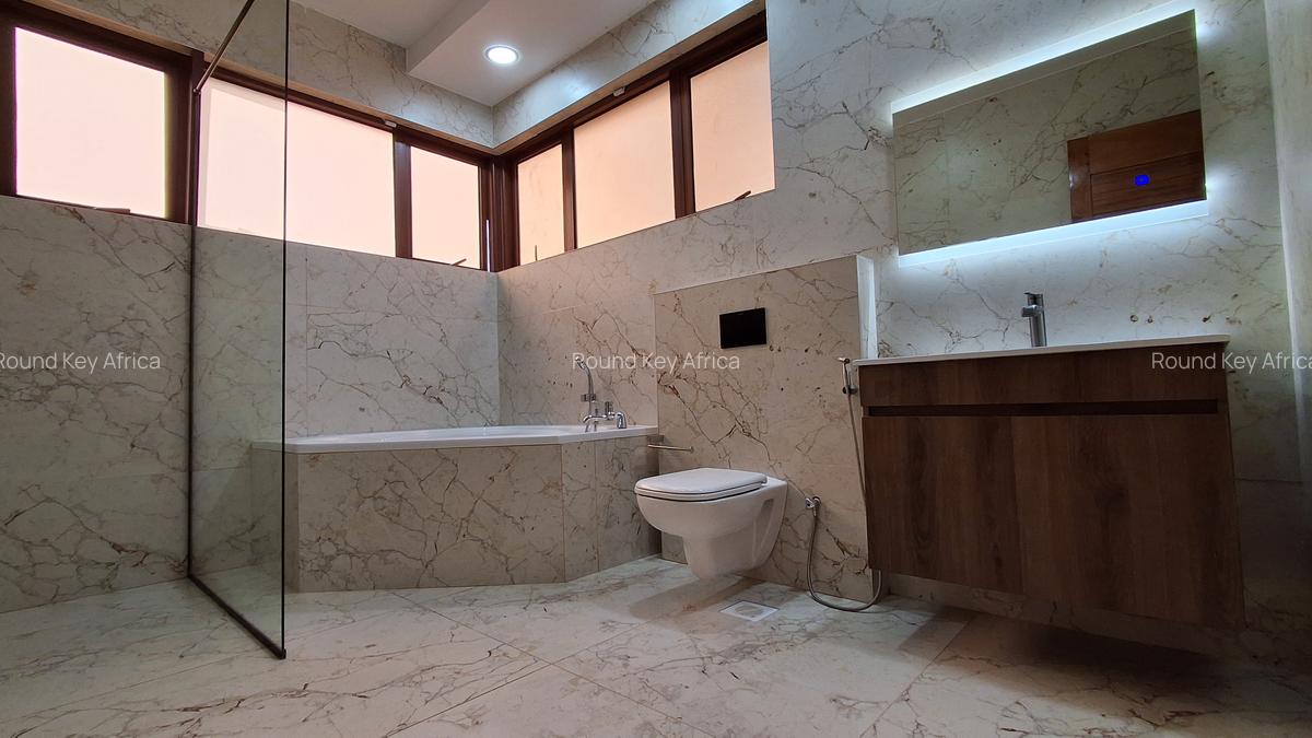 4 Bed House with En Suite at Rosslyn - 5