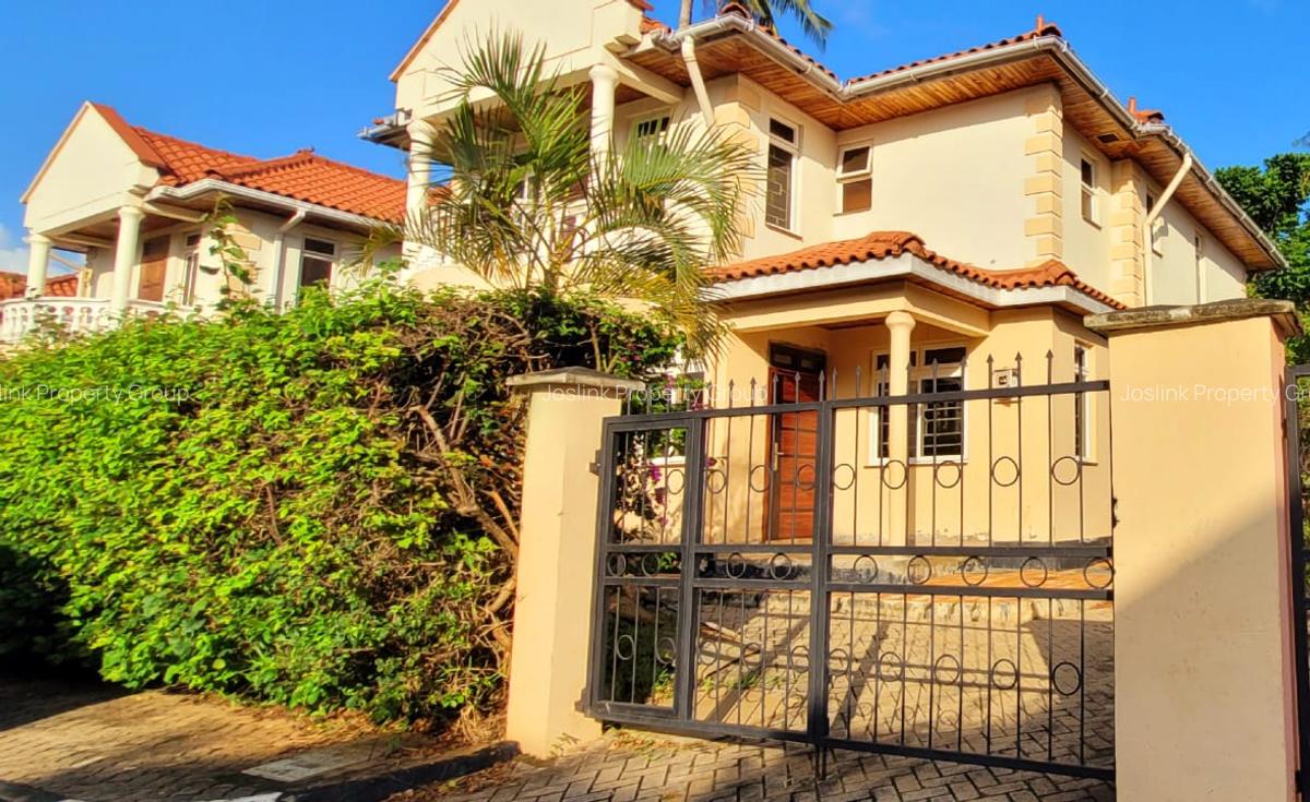 4 Bed Townhouse with En Suite in Nyali Area - 2