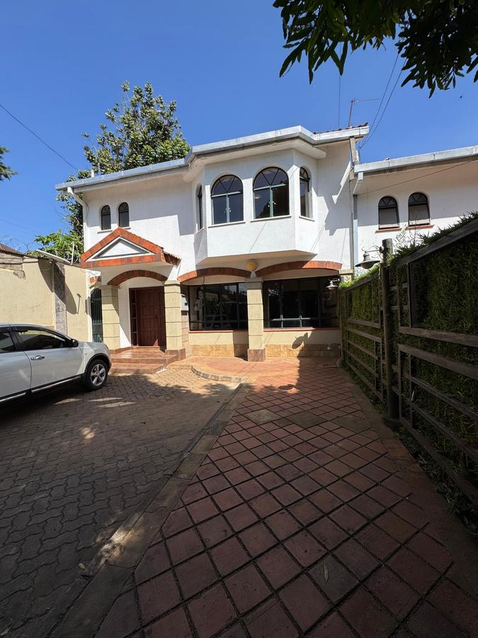 4 Bed Townhouse with En Suite in Rhapta Road - 1