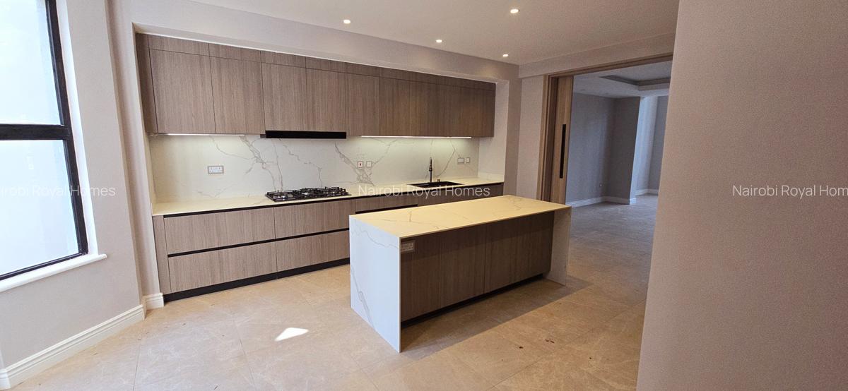 5 Bed Townhouse with En Suite at Palm Valley - 18