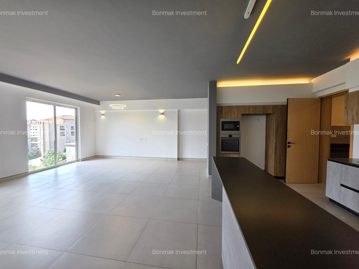 3 Bed Apartment with En Suite at Apartments - 15