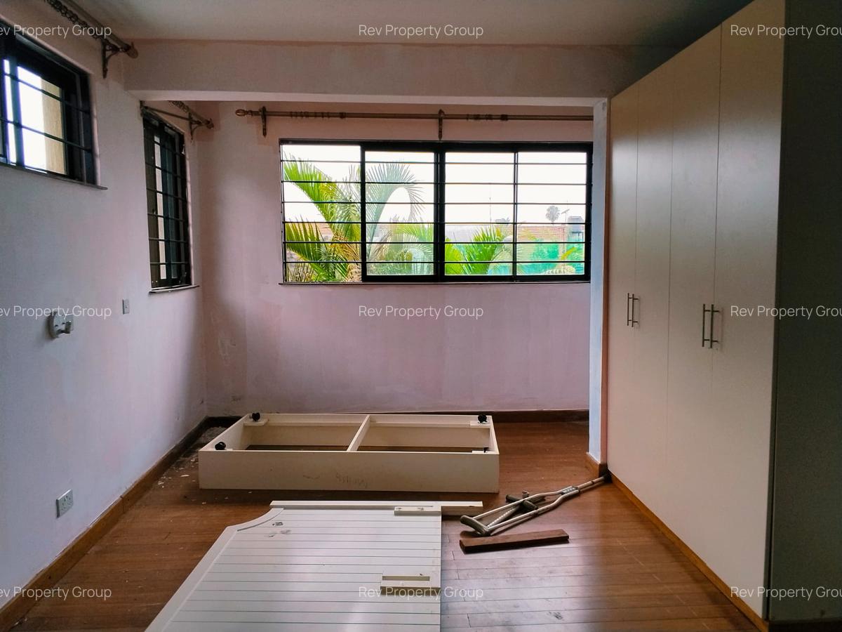 5 Bed Townhouse with En Suite in Lavington - 16