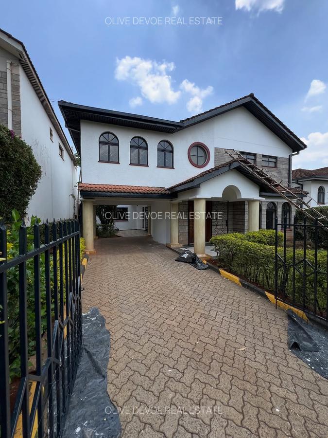 4 Bed Townhouse with En Suite in Spring Valley - 1