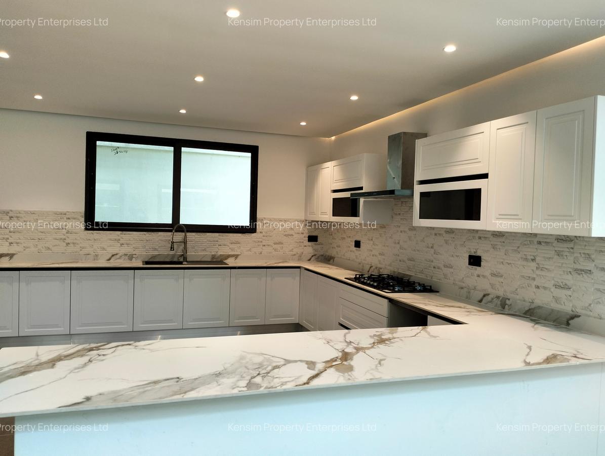 5 Bed Townhouse with En Suite in Lavington - 5